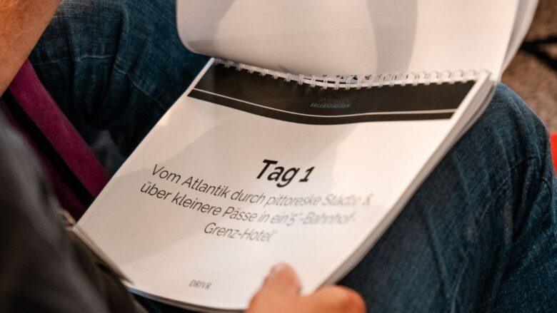 Handbook vom Experten für Sportwagen Touren mit Route für Tag 1.